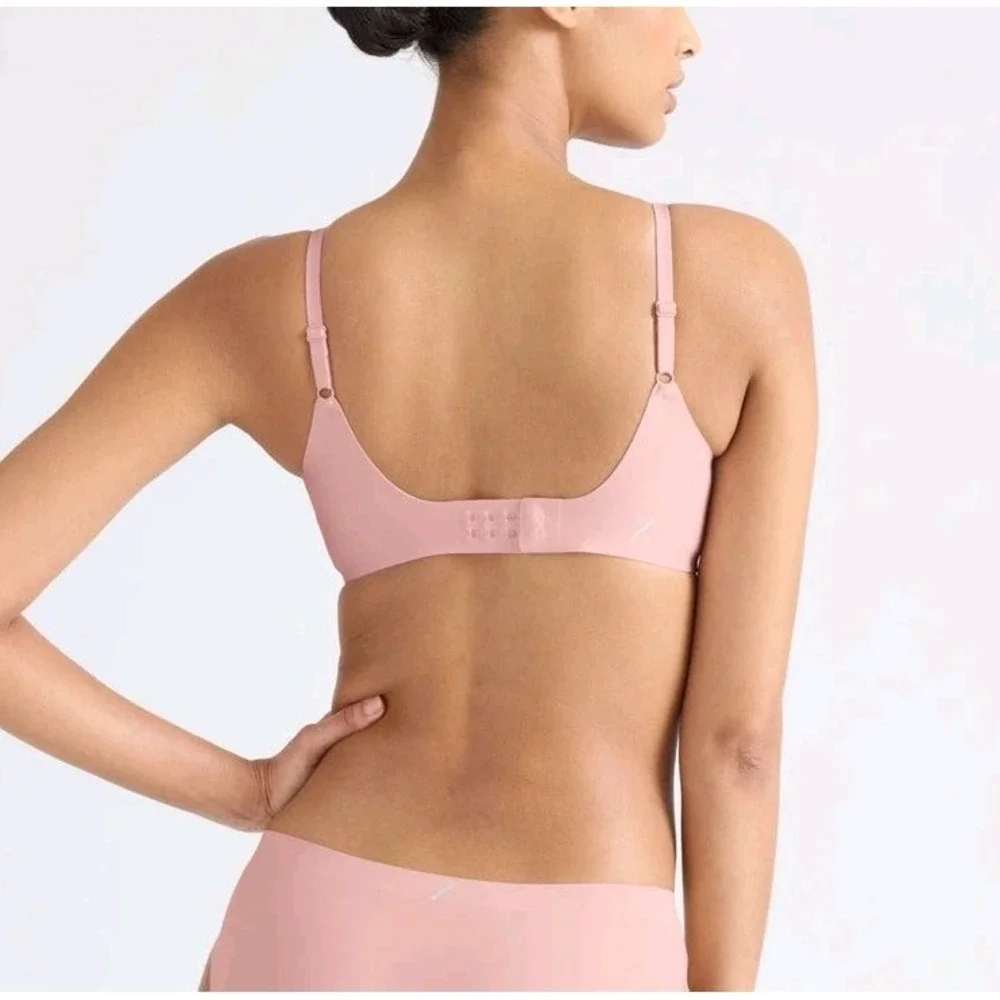 NWT Knix Revolution Shadow Mesh Wireless Bra - Size Med Rosewater